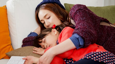 최지우 쪽잠, '수상한 가정부'의 숨겨진 모습!