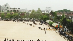 1km'인간띠' 주말 추모행렬 "그저 미안해"