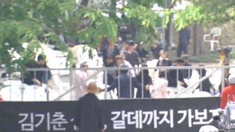 '신도 운집' 금수원…주말에도 긴장감