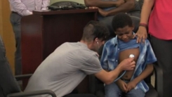 죽은 딸 심장 이식받은 소년 만나 심장 박동 들은 아버지