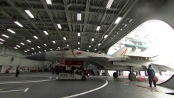 中 항공모함 랴오닝호 위력 과시...전투기 탑재 첫 공개