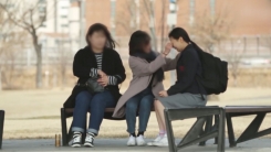 왕따 고민 털어놓는 여고생...시민들 반응 '화제'