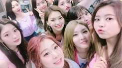 정채연, 다시 뭉친 '아이오아이' 단체 사진 공개 정채연, 다시 뭉친 '아이오아이' 단체 사진 공개