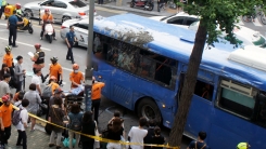 노량진 역 인근 레미콘·버스 충돌...35명 부상