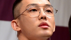 유아인, 이창동 감독 신작 '버닝' 출연 확정… 9월 촬영 유아인, 이창동 감독 신작 '버닝' 출연 확정… 9월 촬영