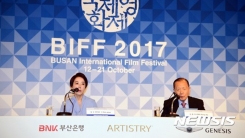 ‘부국제’ 강수연 위원장 “더 이상 불신 안 돼, 책임지고 치를 것” ‘부국제’ 강수연 위원장 “더 이상 불신 안 돼, 책임지고 치를 것”