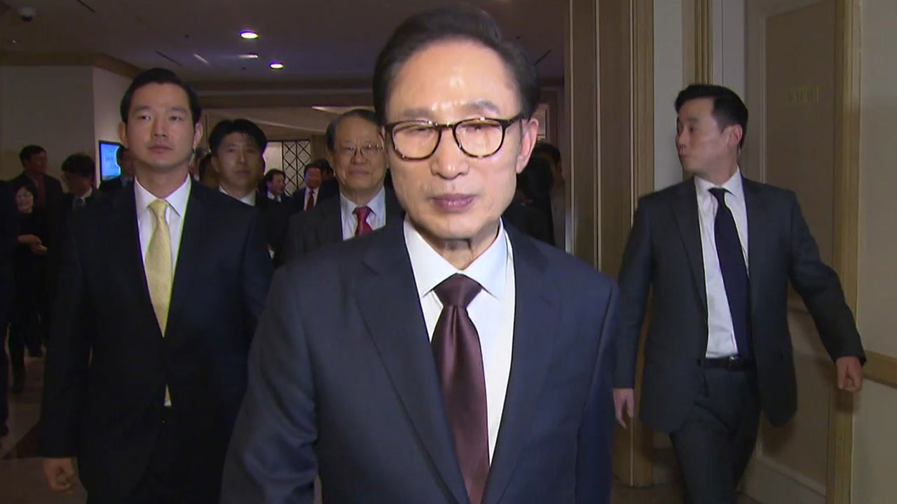 MB "나라가 과거에 발목 잡히고 있다"