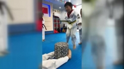 '도저히 안 되겠어요'...태권소년의 '어설픈 점프'
