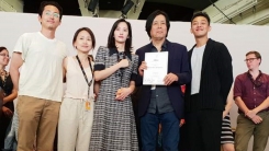 비평가연맹상 수상 이창동 "'버닝', 안아줘 감사" 비평가연맹상 수상 이창동 "'버닝', 안아줘 감사"