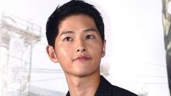 송중기, '늑대소년' 감독과 재회? "'번개호' 출연, 결정 無" 송중기, '늑대소년' 감독과 재회? "'번개호' 출연, 결정 無"