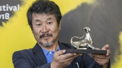 기주봉, 홍상수 감독 '강변호텔로' 로카르노 남우주연상 기주봉, 홍상수 감독 '강변호텔로' 로카르노 남우주연상