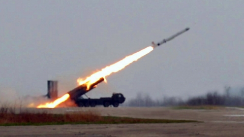 北 "전략순항미사일 초대형 탄두 위력시험…신형 지대공 미사일 발사"