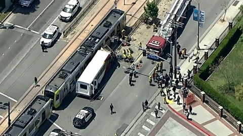 美 LA서 경전철-버스 충돌 사고…55명 부상