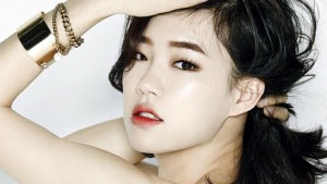한예리, 청순 외모와 상반된 '극강의 도발'