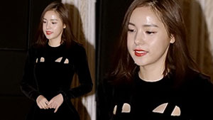 민효린 '가슴이 뻥~ 뚫린 벨벳 원피스'