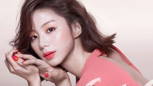 "저 사랑스럽나요?"...박수진, 입술 색 하나로 무한매력