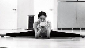 송보은, 유연한 요가 포즈 '쭉 뻗은 각선미'