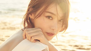 "해변의 여신" 유인영, 발리 사로잡은 자태