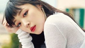 '농염한 여신'...설리, 스위스 보다 눈부신 매혹