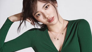 수지,V넥에 드러난 뽀얀 속살 '아찔'