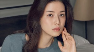 ‘B컷 조차 여신’...이보영, 우아함의 극치