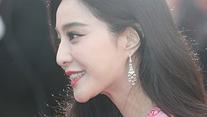 판빙빙 '이 비주얼 완벽해, 시선 강탈 핑크빛 여신'