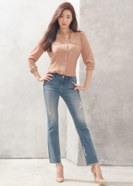 “♥의 여신” 김사랑, 식단 조절로 완성한 청바지 핏