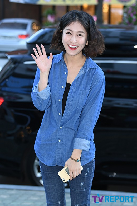 박민지 '사랑스러운 손인사' 박민지 '사랑스러운 손인사'