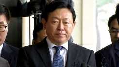 '뇌물 의혹' 신동빈 롯데 회장 검찰 출석