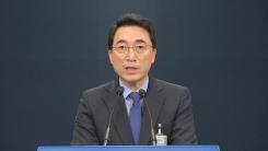 문재인 대통령·아베 총리 통화…청와대 브리핑