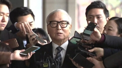 '청와대 뇌물' 이병호 前 원장 검찰 소환