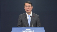 문재인 대통령, 日 아베 총리와 통화…北 도발 논의