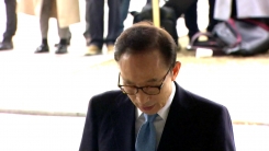 검찰 포토라인에 선 MB, 대국민 메시지