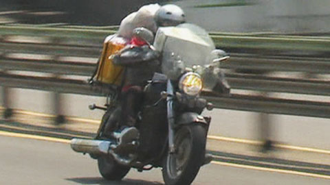 오토바이, 고속도로 '무법질주'