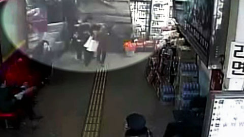 고속버스 대합실 돌진 5명 부상