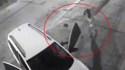 '사람 잘못 골랐어' 2인조 강도 혼쭐낸 스프레이 女