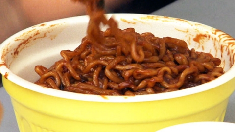 '섞어 먹는 라면' 업계 새 트렌드로