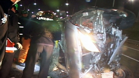 음주단속 피해 달아나다 차량 전복...2명 부상