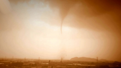 경기 고양·파주 회오리바람...비닐하우스 붕괴