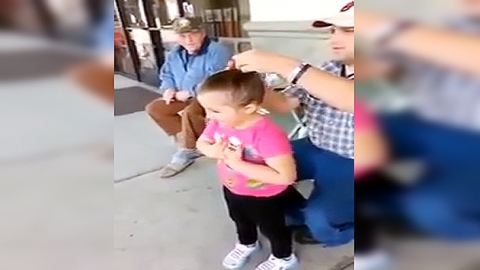 딸바보 아빠의 '똥머리' 묶기...'돌면? 끝!'