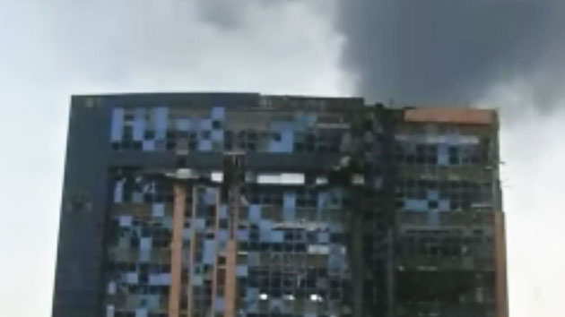 트리폴리 유류저장시설 로켓 공격...대형 화재