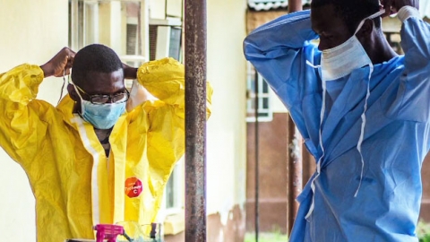 美, 에볼라 전문가 50명 급파...가을 임상시험