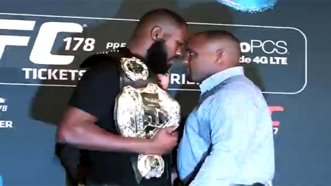 UFC 존스-코미어 '맞짱'…순식간에 아수라장