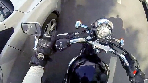 러시아 '오토바이걸'의 응징…"감히 어디서!"