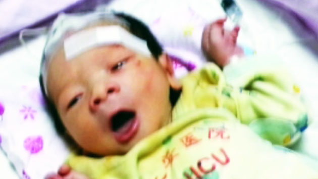 태풍 속 강변에 버려진 중국 신생아 구조