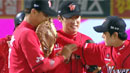 '4위 싸움' 혼전...SK, LG 한 경기 차 추격