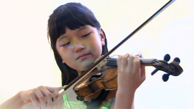 [영상] '모차르트 바이올린' 켜는 8살 신동