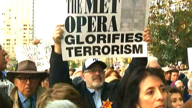 '테러리즘 미화' 논란...공연 반대 휠체어 시위