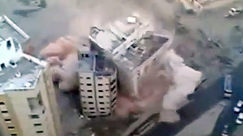 멀쩡하던 건물 '와르르'…주변 차도까지 점령