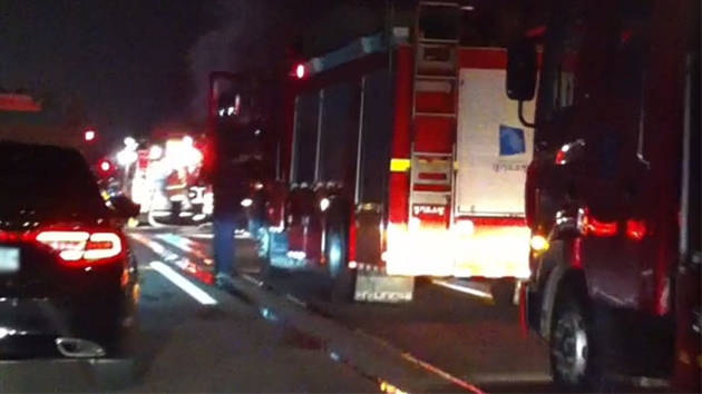 [제보영상]고속도로 택배차 화재...운전자 후송